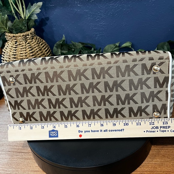 NWT Michael Kors Signature Large Tan & White Satchel - Picture 10 of 12